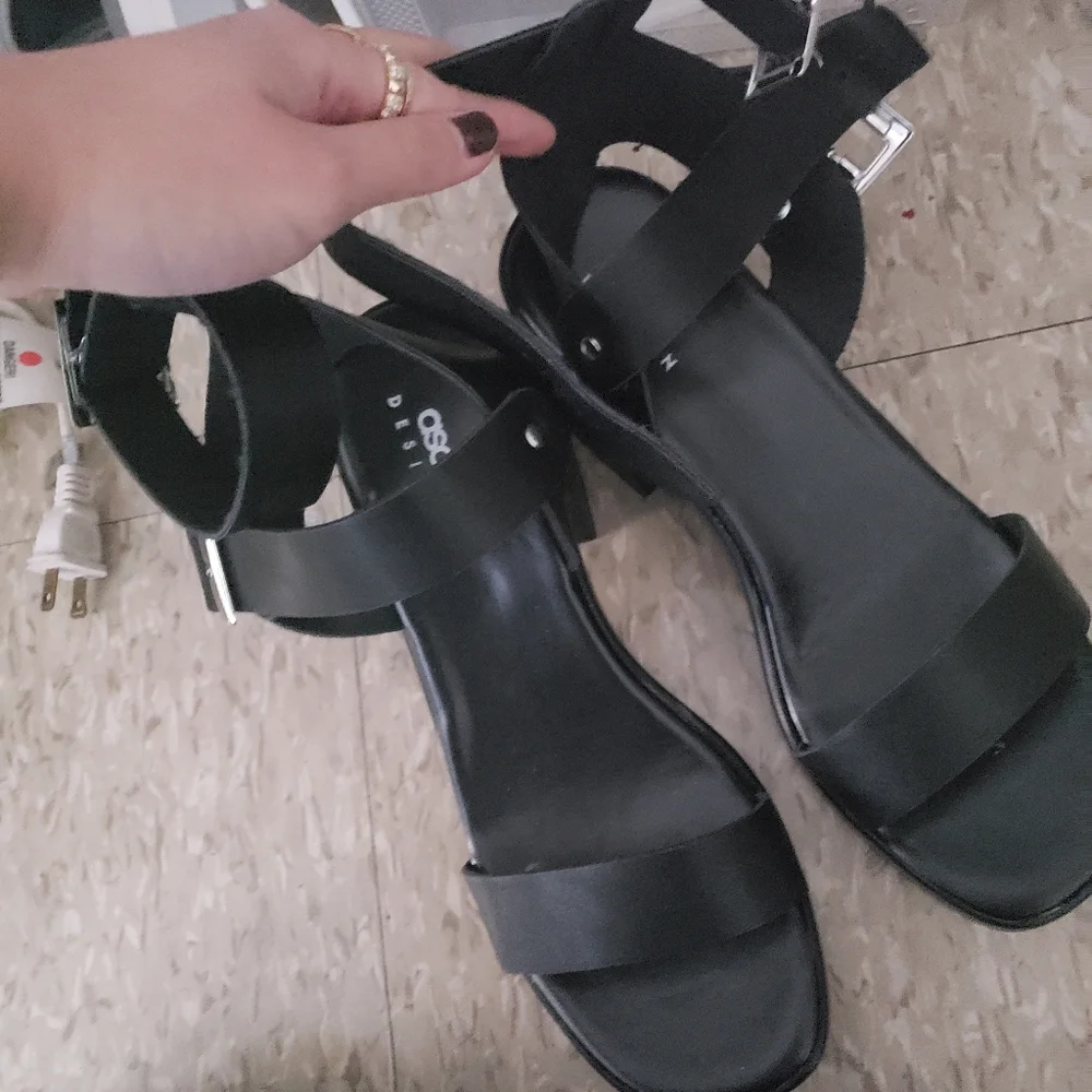 Asos Design Mid Heel Sandals - Picture 3 of 3